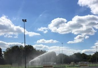 Beregeningsinstallatie voor twee waterhockeyvelden